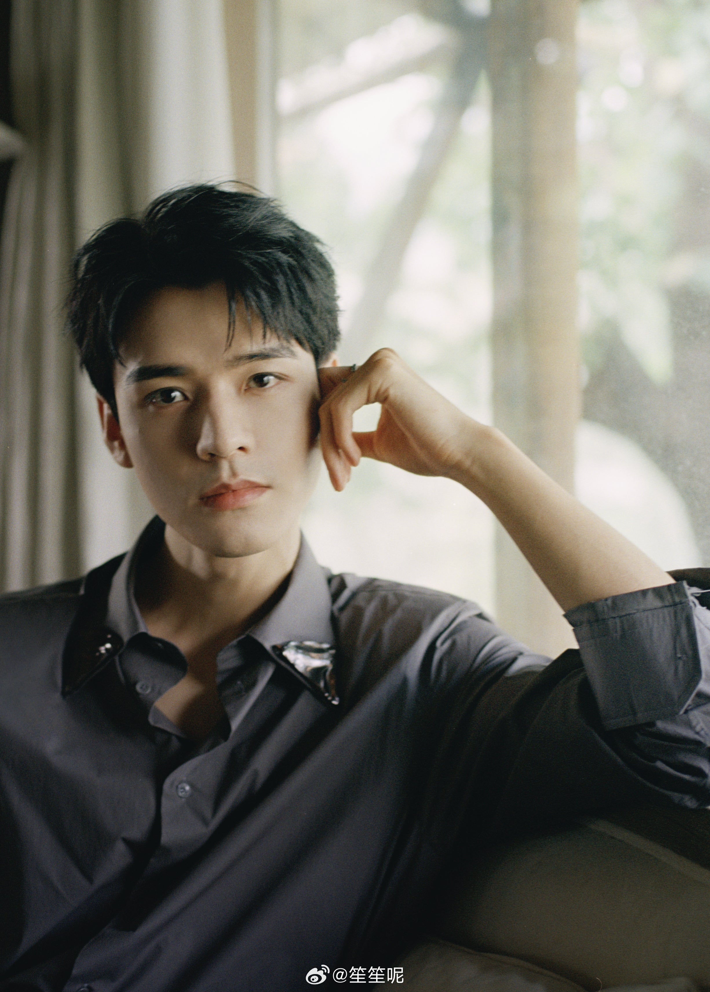 Acrylic fluorescent board light-emitting board